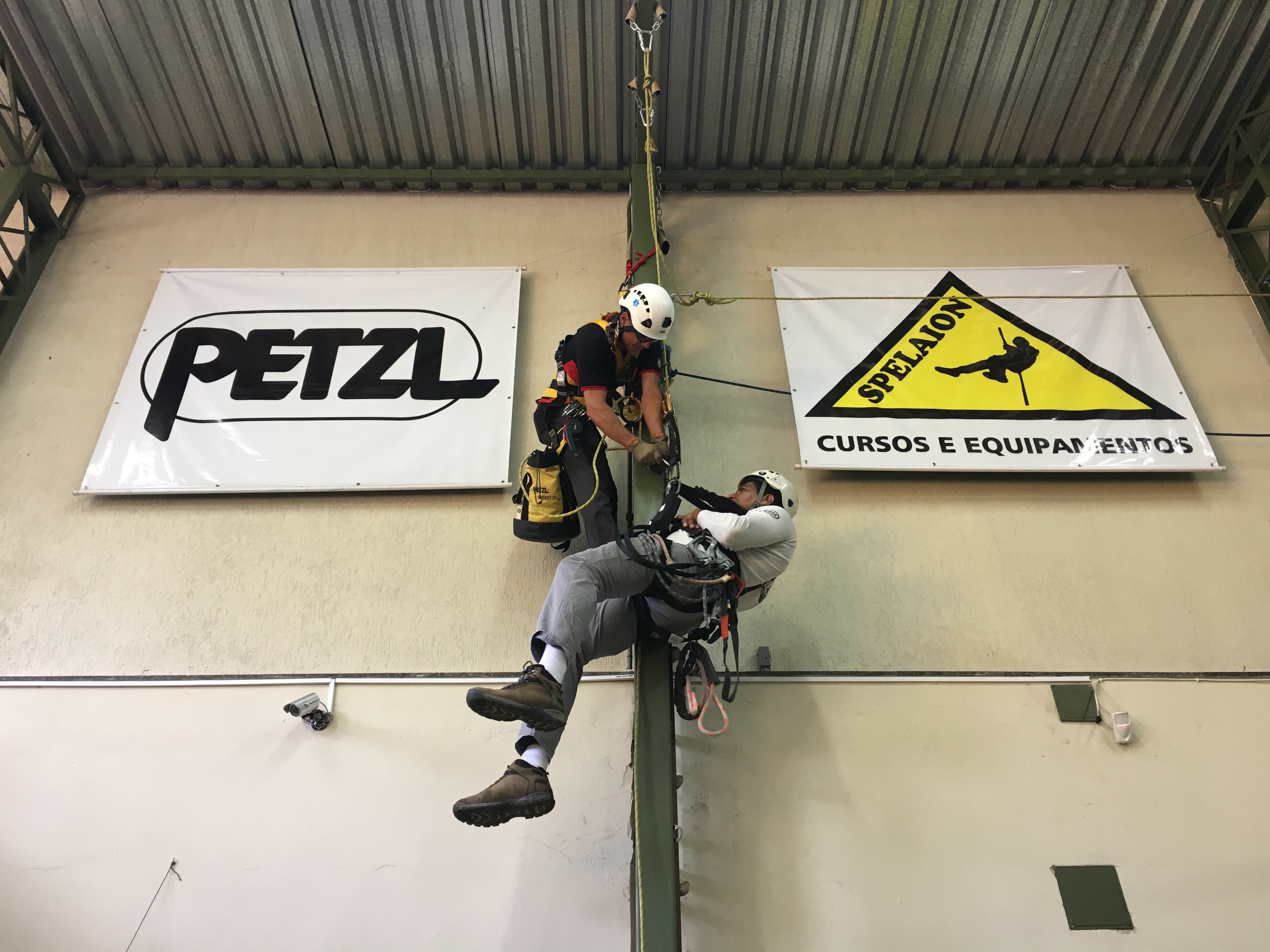 Teste no curso de Ancoragem aqui na Spelaion - Petzl Brasil 